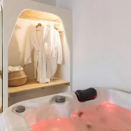 Gorgeous Room-jacuzzi-citycenter